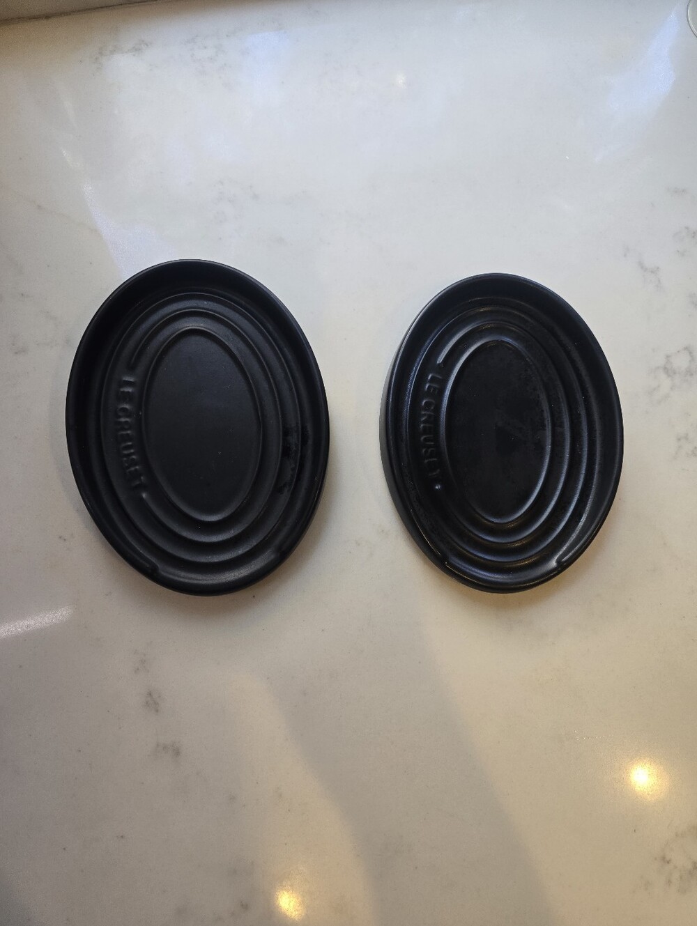 Le Creuset Stoneware Oval Spoon Rest Matt Black Licorice Le Creuset Stoneware